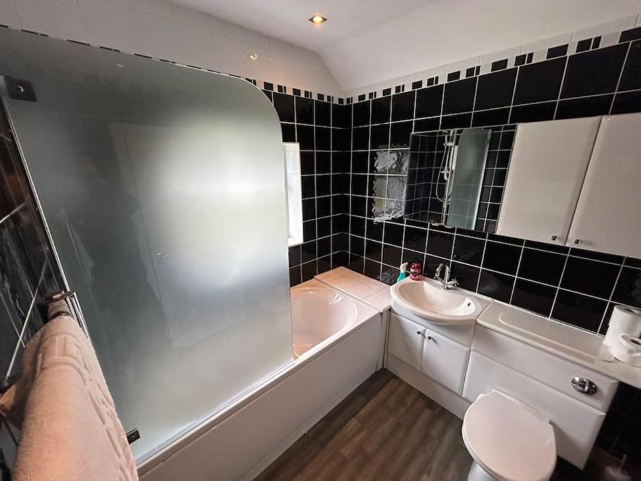 Modern & Spacious 4 Bedroom Home Crewe Luaran gambar