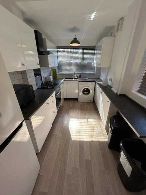 Modern & Spacious 4 Bedroom Home Crewe Luaran gambar