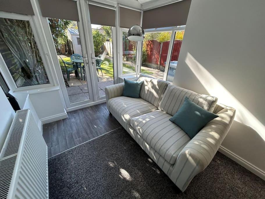 Modern & Spacious 4 Bedroom Home Crewe Luaran gambar