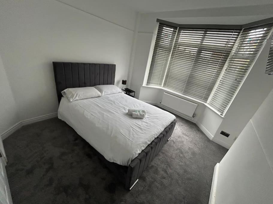 Modern & Spacious 4 Bedroom Home Crewe Luaran gambar