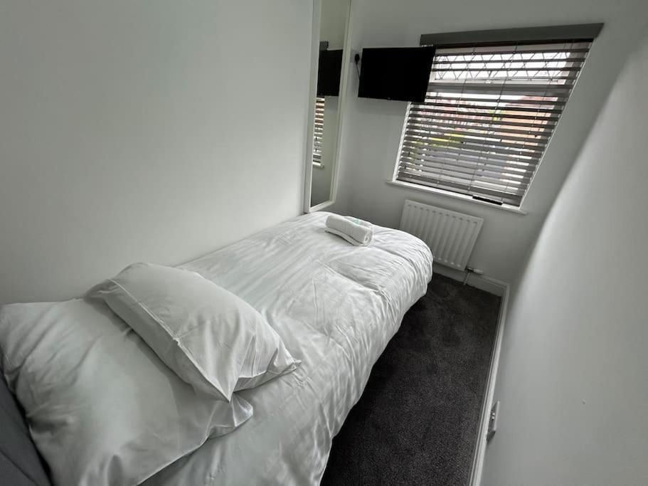 Modern & Spacious 4 Bedroom Home Crewe Luaran gambar